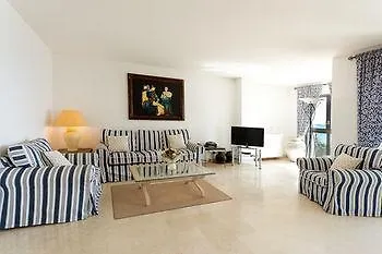 Relais De La Reine Готель