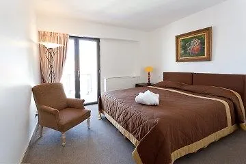Relais De La Reine Готель